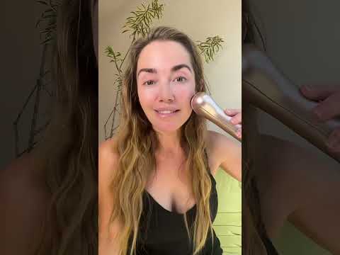 Heather Nicole demonstrating the Plasma Skin Perfector, from SkinSkulpt